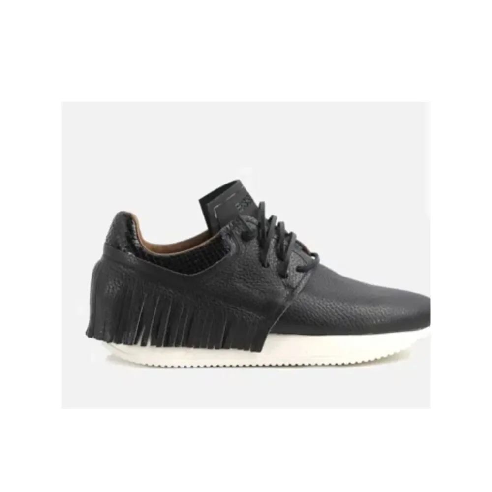 Esseutesse - Women's Fringe Leather Sneaker in black 36